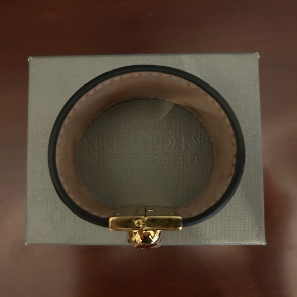 ALEXANDER McQUEEN Black Leather Cuff with Gold Skull - Picture 4 of 8